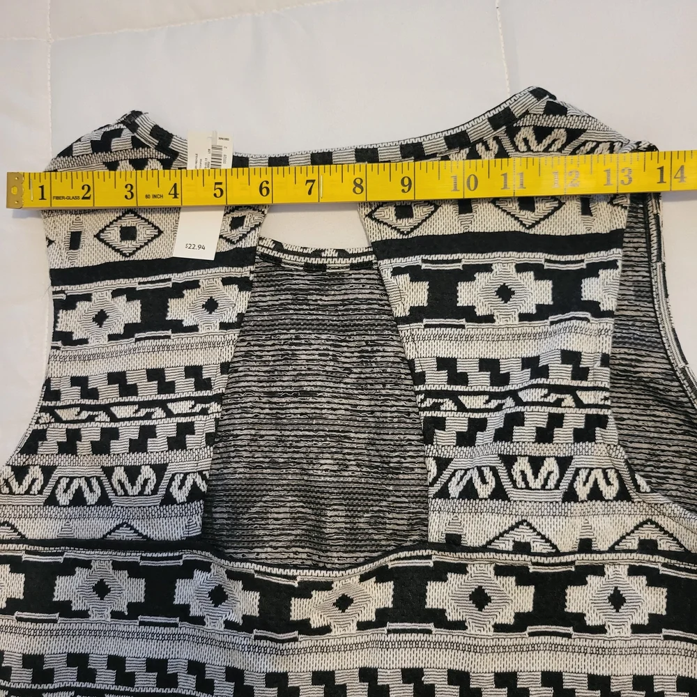 Old Navy Black & Cream Tribal Print Sleeveless Tank - Picture 4 of 9